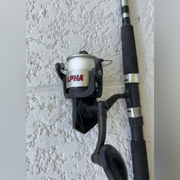 Shakespeare Alpha rod and reel combo - Picture 2 of 4